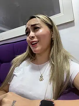 Snapshot of emma_oxford chatting on 12-21-24, 12:09 emma oxford online show from 12-21-24, 12:09