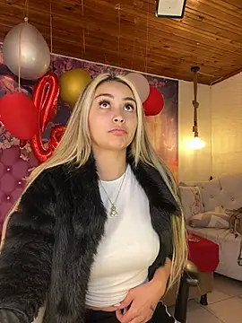 Snapshot of emma_oxford chatting on 02-18-25, 08:25 emma oxford online show from 02-18-25, 08:25