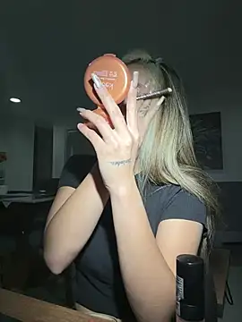 Snapshot of emma_oxford chatting on 02-25-26, 02:21 emma oxford online show from 02-25-26, 02:21