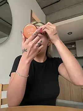 Snapshot of emma_oxford chatting on 03-03-26, 10:48 emma oxford online show from 03-03-26, 10:48