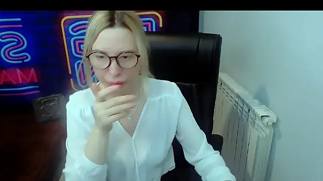 Snapshot of kerakiss877 chatting on 02-13-25, 12:02 kerakiss877 online show from 02-13-25, 12:02