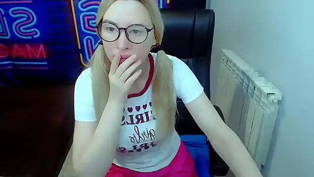 Snapshot of kerakiss877 chatting on 02-25-25, 08:19 kerakiss877 online show from 02-25-25, 08:19