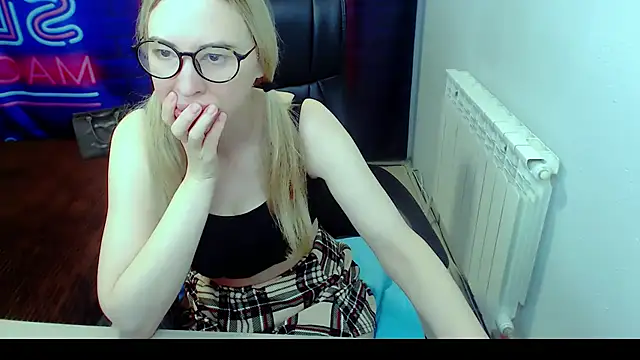 Snapshot of kerakiss877 chatting on 03-05-25, 09:15 kerakiss877 online show from 03-05-25, 09:15