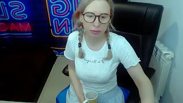 Snapshot of kerakiss877 chatting on 03-20-25, 12:43 kerakiss877 online show from 03-20-25, 12:43