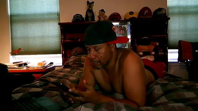 Snapshot of pimpdaddy4ever chatting on 11-16-25, 06:02 pimpdaddy4ever online show from 11-16-25, 06:02