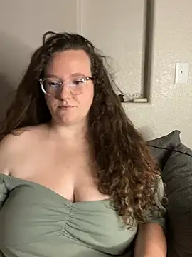 Snapshot of goodgirllolagrey chatting on 06-13-26, 03:37 goodgirllolagrey online show from 06-13-26, 03:37