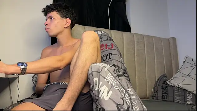 Snapshot of melo_prin chatting on 12-22-24, 05:12 melo prin online show from 12-22-24, 05:12