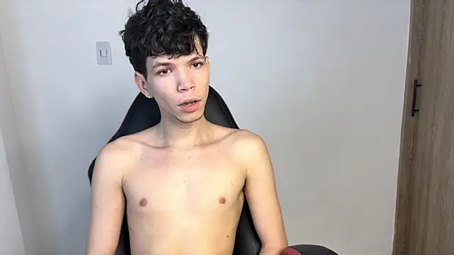 Snapshot of melo_prin chatting on 01-13-25, 06:06 melo prin online show from 01-13-25, 06:06