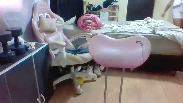 Jennxdolls online show from 02-15-25, 04:45