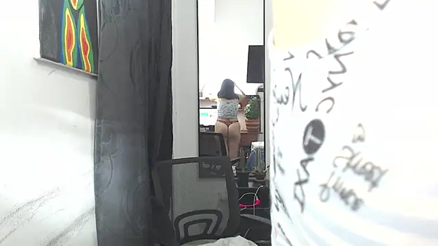 Snapshot of Liza_Thurner chatting on 02-19-25, 11:36 Liza Thurner online show from 02-19-25, 11:36