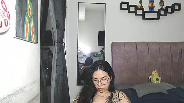 Snapshot of Liza_Thurner chatting on 09-19-25, 03:08 Liza Thurner online show from 09-19-25, 03:08