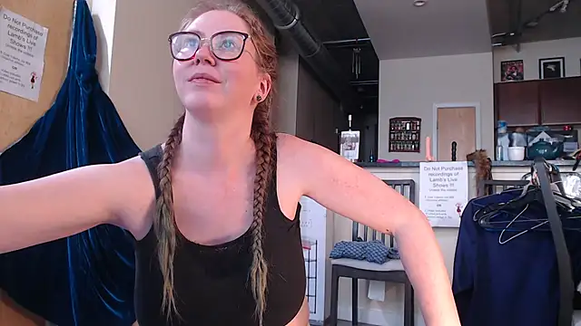 Snapshot of littlelustlamb chatting on 10-08-25, 05:32 littlelustlamb online show from 10-08-25, 05:32