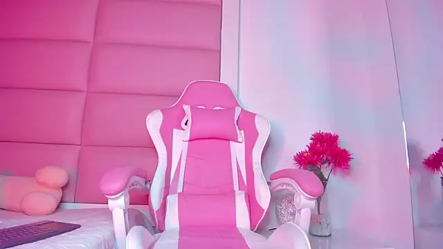 little-Emma online show from 02-03-25, 03:20