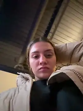 Snapshot of emilysue1 chatting on 12-31-24, 02:14 emilysue1 online show from 12-31-24, 02:14