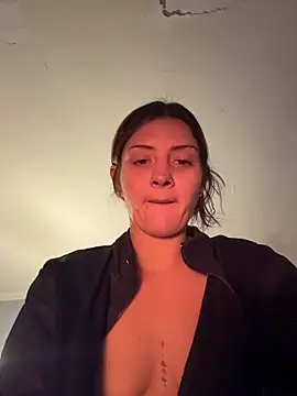 Snapshot of emilysue1 chatting on 12-02-25, 09:21 emilysue1 online show from 12-02-25, 09:21