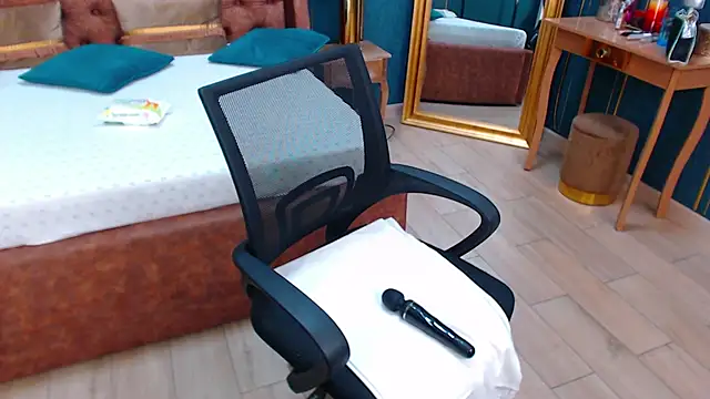 SerenaXMendez online show from 12-02-24, 09:24