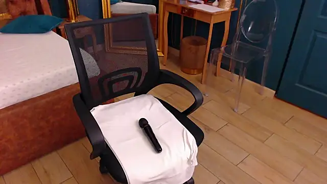 SerenaXMendez online show from 03-13-25, 08:48