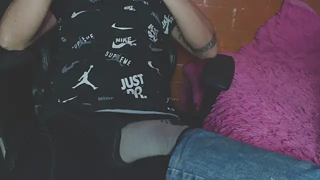 OldManAndGirlishLady online show from 12-24-24, 02:10