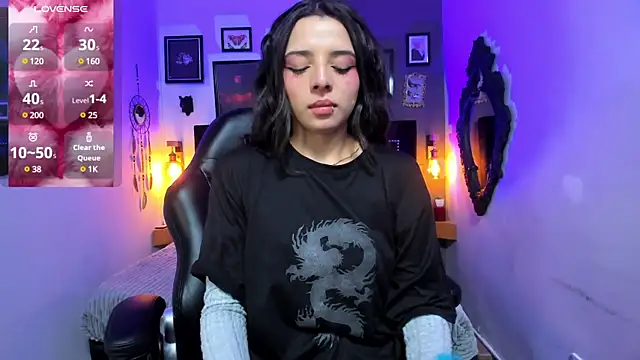 Charlotte  Benett online show from 02-11-25, 03:29