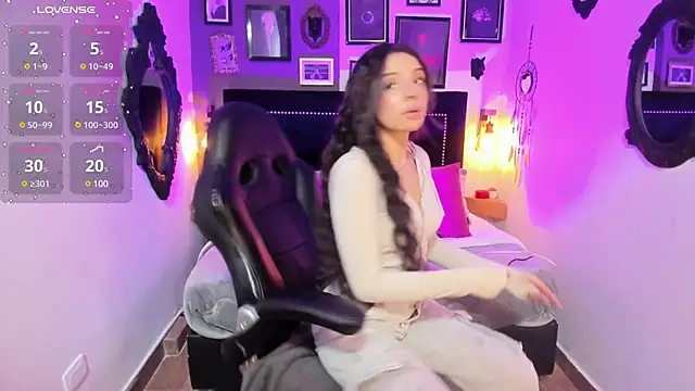 Charlotte  Benett online show from 03-20-25, 04:18