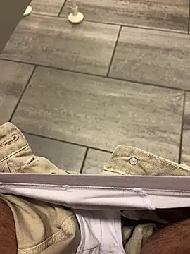 Snapshot of michifolli92 chatting on 03-03-25, 03:20 michifolli92 online show from 03-03-25, 03:20