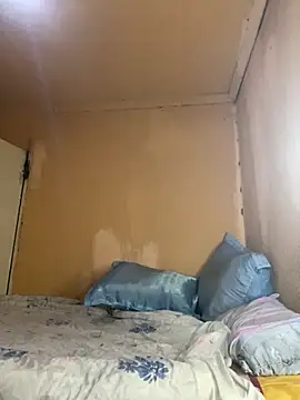 Snapshot of Babeyfacee chatting on 10-30-25, 12:23 Babeyfacee online show from 10-30-25, 12:23