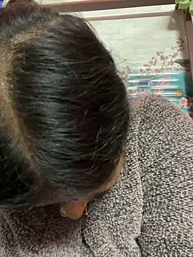 Snapshot of Beauty-queen chatting on 01-28-25, 01:27 Beauty-queen online show from 01-28-25, 01:27