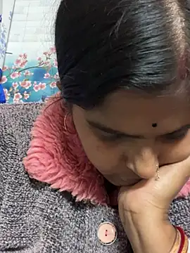 Snapshot of Beauty-queen chatting on 02-15-25, 01:05 Beauty-queen online show from 02-15-25, 01:05