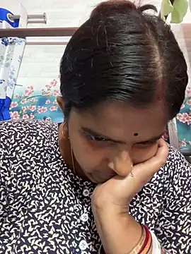 Snapshot of Beauty-queen chatting on 02-17-25, 10:18 Beauty-queen online show from 02-17-25, 10:18