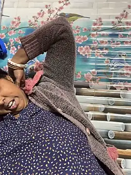 Snapshot of Beauty-queen chatting on 02-18-25, 04:16 Beauty-queen online show from 02-18-25, 04:16