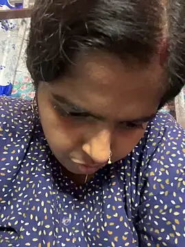 Snapshot of Beauty-queen chatting on 02-22-25, 10:40 Beauty-queen online show from 02-22-25, 10:40