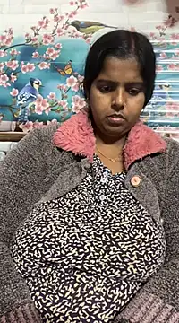 Snapshot of Beauty-queen chatting on 02-24-25, 01:21 Beauty-queen online show from 02-24-25, 01:21