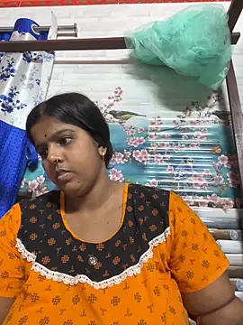 Snapshot of Beauty-queen chatting on 03-02-25, 10:35 Beauty-queen online show from 03-02-25, 10:35