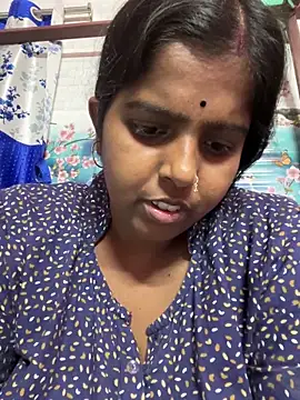 Snapshot of Beauty-queen chatting on 03-04-25, 03:04 Beauty-queen online show from 03-04-25, 03:04