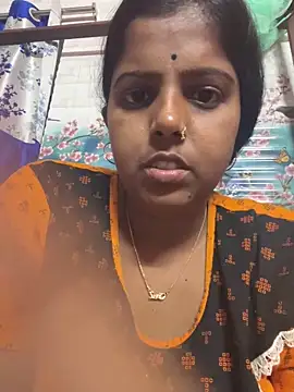 Snapshot of Beauty-queen chatting on 03-12-25, 04:46 Beauty-queen online show from 03-12-25, 04:46