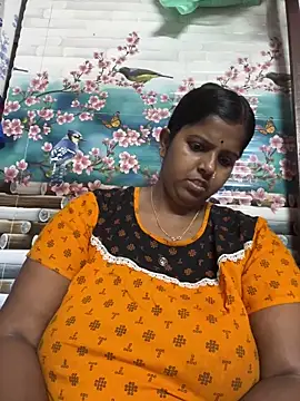 Snapshot of Beauty-queen chatting on 03-17-25, 06:40 Beauty-queen online show from 03-17-25, 06:40