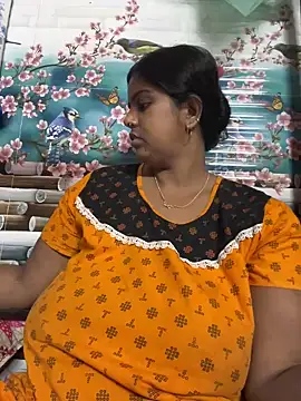 Snapshot of Beauty-queen chatting on 03-18-25, 11:08 Beauty-queen online show from 03-18-25, 11:08