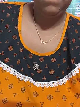 Snapshot of Beauty-queen chatting on 03-20-25, 12:32 Beauty-queen online show from 03-20-25, 12:32