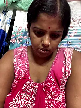 Snapshot of Beauty-queen chatting on 10-13-25, 12:38 Beauty-queen online show from 10-13-25, 12:38