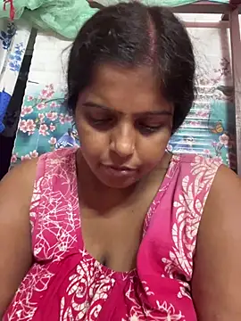 Snapshot of Beauty-queen chatting on 10-25-25, 02:02 Beauty-queen online show from 10-25-25, 02:02