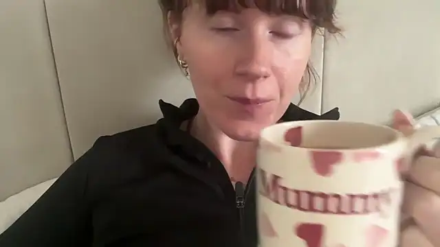 Snapshot of redheadrosie69 chatting on 05-28-26, 07:27 redheadrosie69 online show from 05-28-26, 07:27