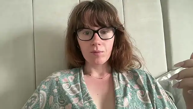 Snapshot of redheadrosie69 chatting on 05-31-26, 08:54 redheadrosie69 online show from 05-31-26, 08:54