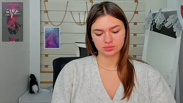 Josephine Kiss online show from 12-22-24, 07:00