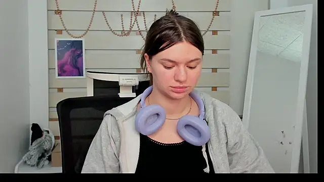 Josephine Kiss online show from 01-27-25, 10:06