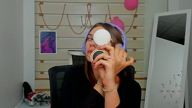 Josephine Kiss online show from 02-14-25, 12:09