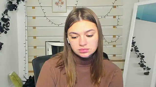 Josephine Kiss online show from 11-17-25, 09:48