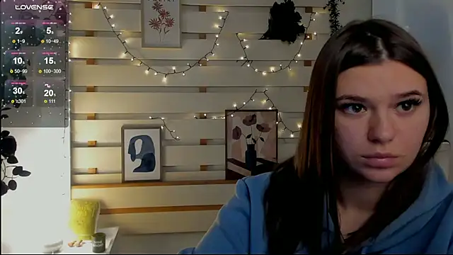 Snapshot of Josephine_Kiss chatting on 02-01-26, 01:31 Josephine Kiss online show from 02-01-26, 01:31