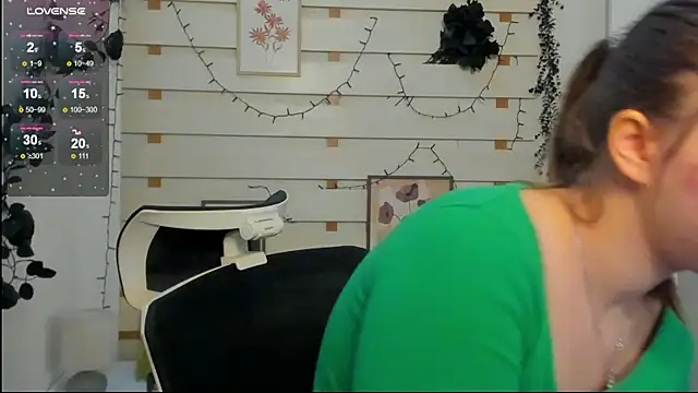 Snapshot of Josephine_Kiss chatting on 02-07-26, 01:26 Josephine Kiss online show from 02-07-26, 01:26