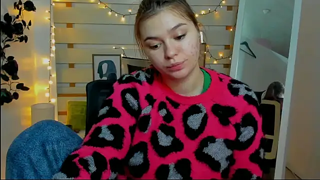 Snapshot of Josephine_Kiss chatting on 02-25-26, 01:54 Josephine Kiss online show from 02-25-26, 01:54