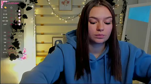 Snapshot of Josephine_Kiss chatting on 02-26-26, 01:21 Josephine Kiss online show from 02-26-26, 01:21